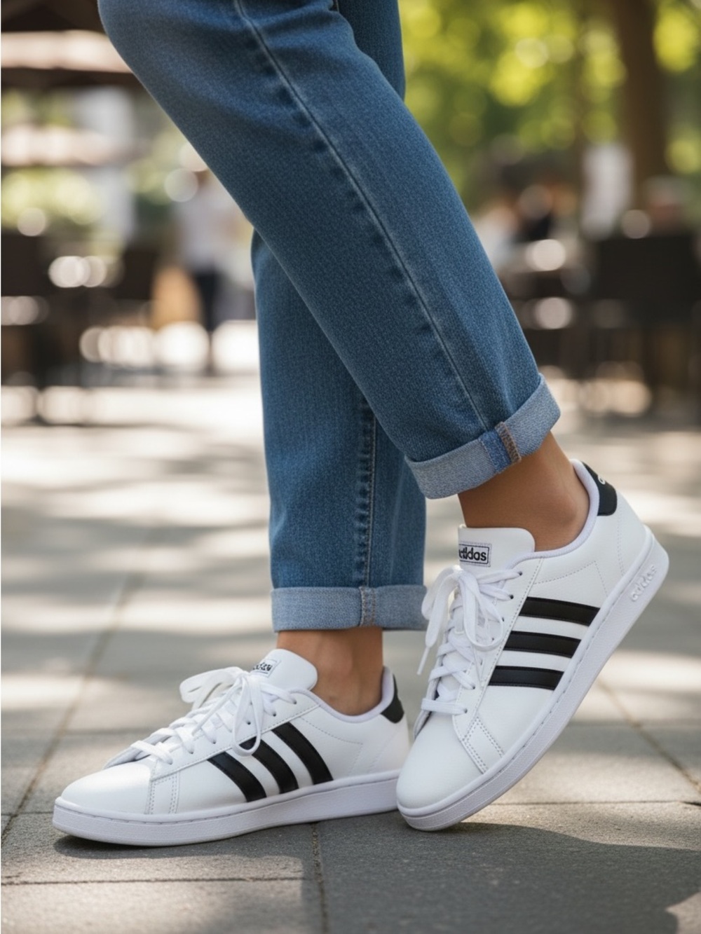 Adidas Men’s White Black Stripe Sneakers Casual Athletic Shoes Size 9.5